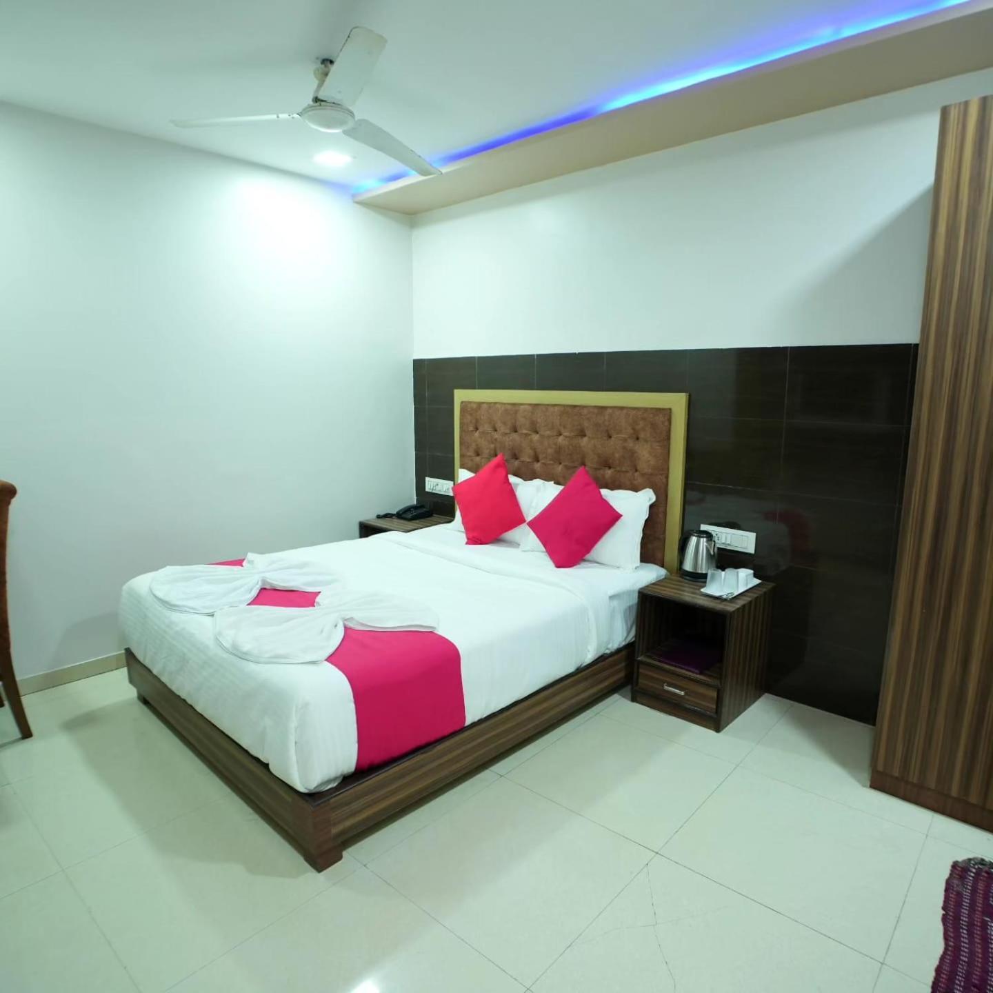 Hotel Blue Terminal Mumbai Exterior foto
